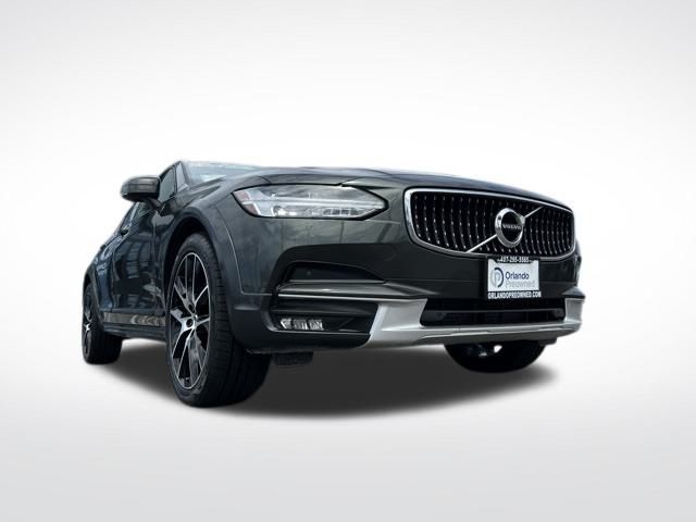 2020 Volvo V90 Cross Country Base