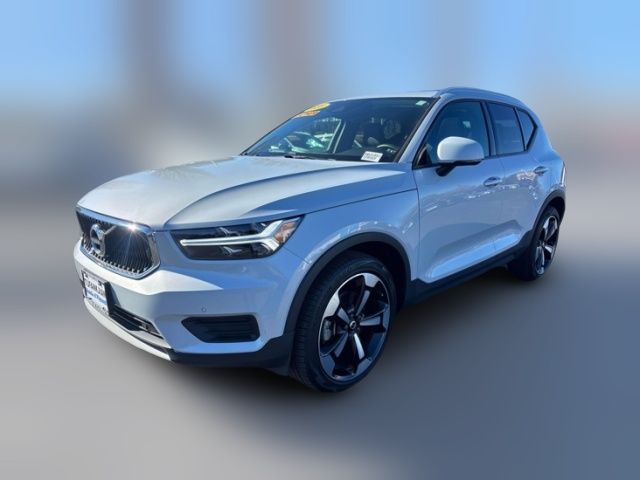 2020 Volvo XC40 Momentum