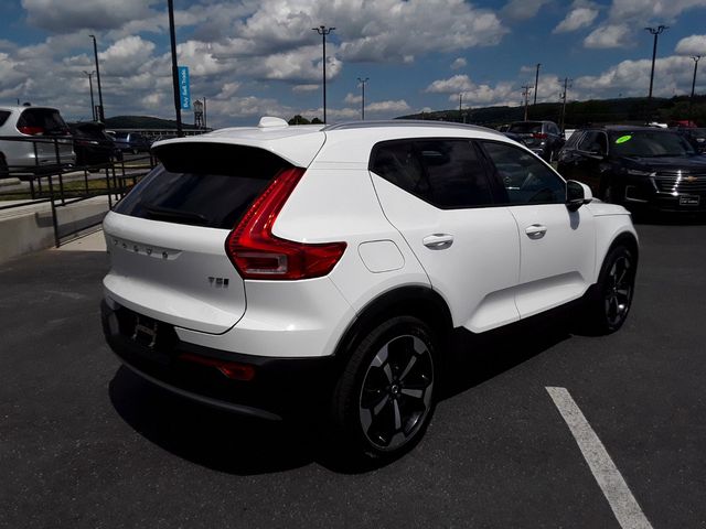 2020 Volvo XC40 Momentum