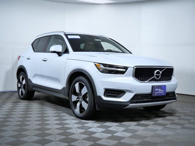 2020 Volvo XC40 Momentum