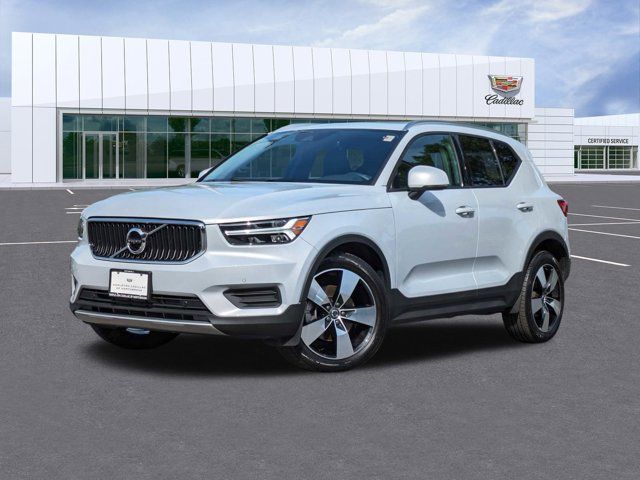 2020 Volvo XC40 Momentum