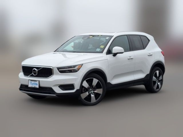 2020 Volvo XC40 Momentum