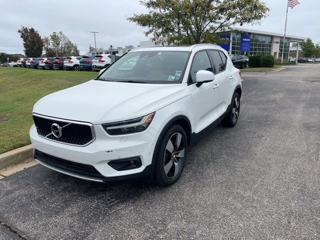 2020 Volvo XC40 Momentum