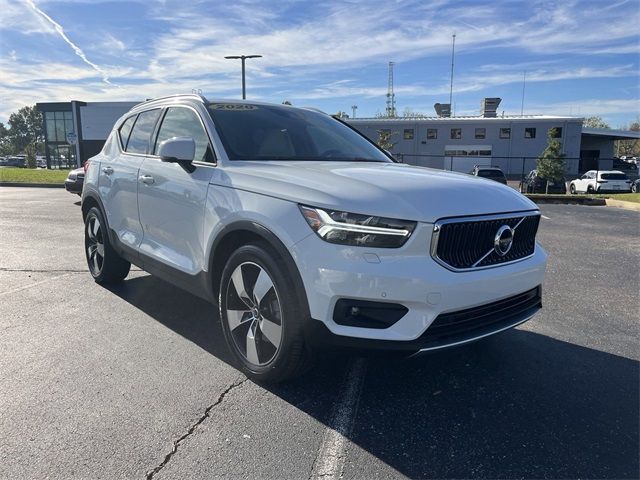 2020 Volvo XC40 Momentum