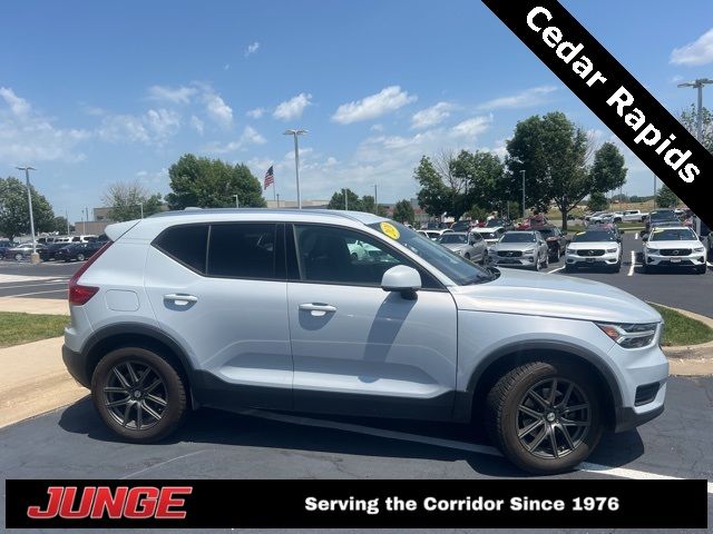 2020 Volvo XC40 Momentum