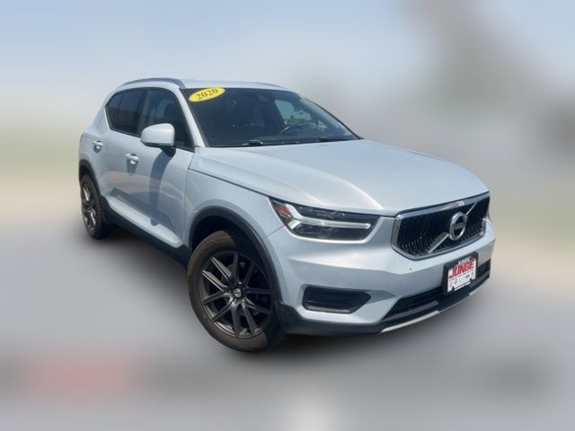 2020 Volvo XC40 Momentum