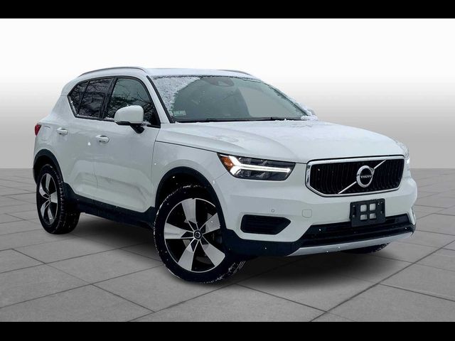 2020 Volvo XC40 Momentum