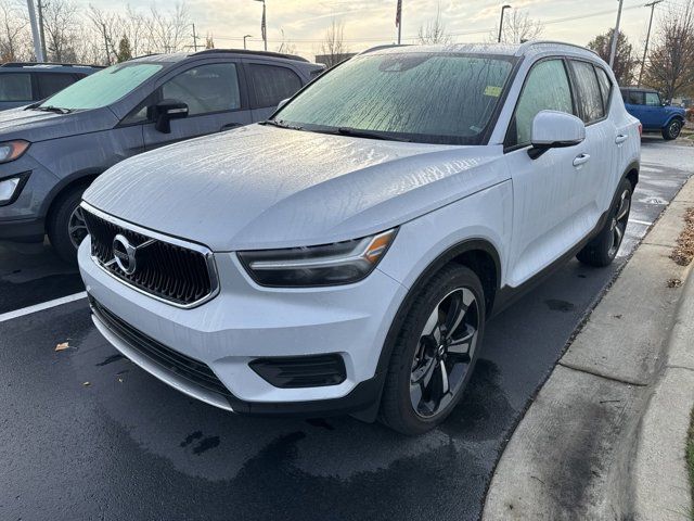 2020 Volvo XC40 Momentum