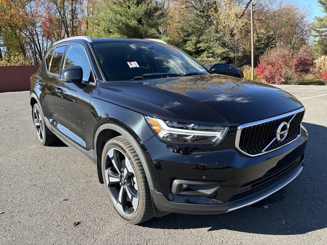 2020 Volvo XC40 Momentum