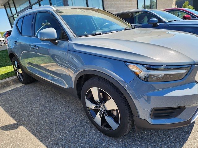 2020 Volvo XC40 Momentum