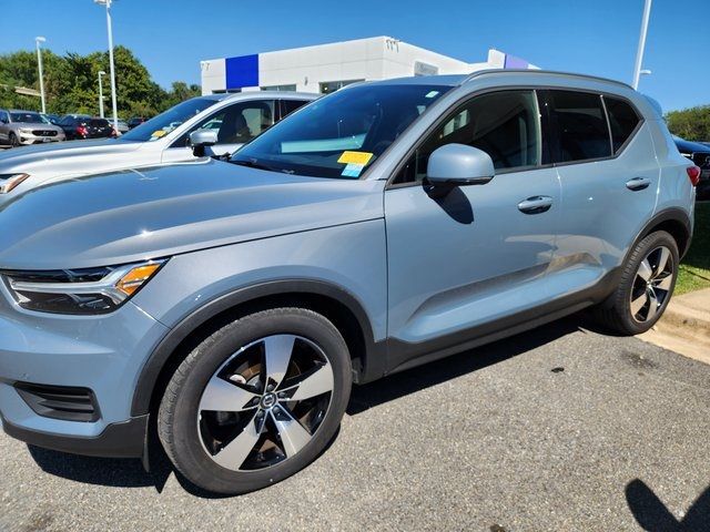 2020 Volvo XC40 Momentum