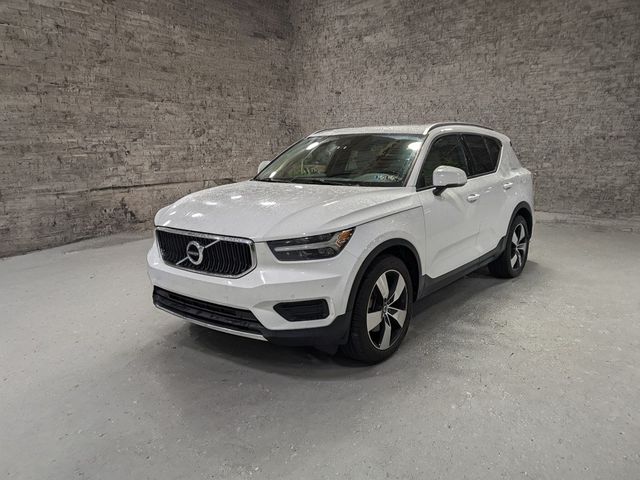 2020 Volvo XC40 Momentum