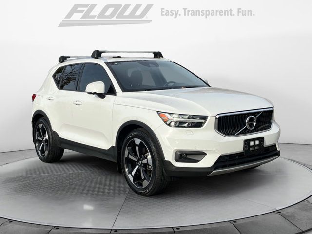 2020 Volvo XC40 Momentum