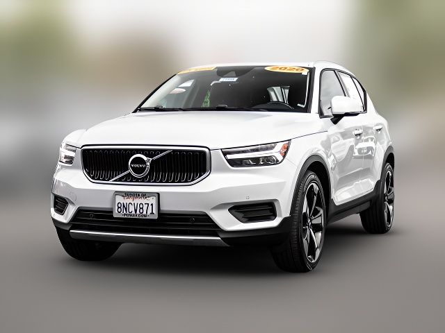 2020 Volvo XC40 Momentum