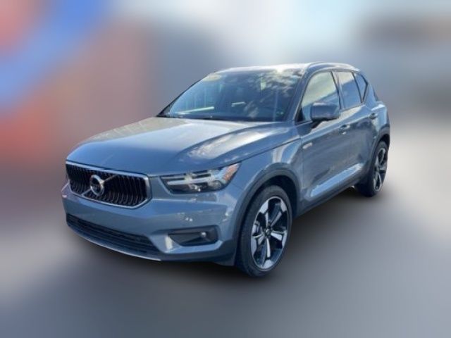 2020 Volvo XC40 Momentum