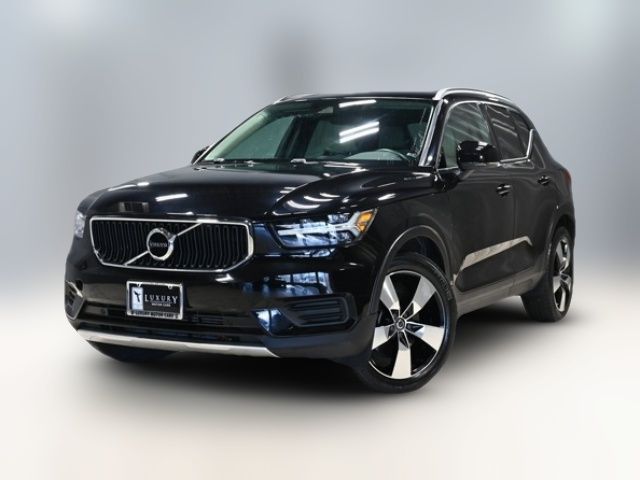 2020 Volvo XC40 Momentum