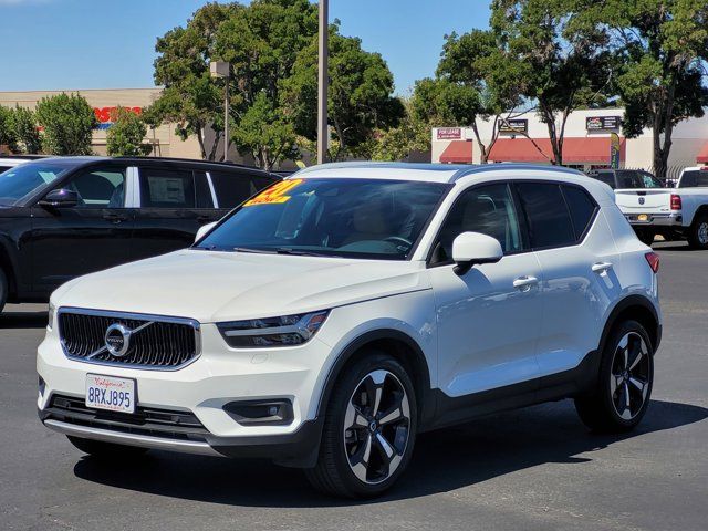 2020 Volvo XC40 Momentum