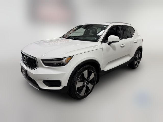 2020 Volvo XC40 Momentum