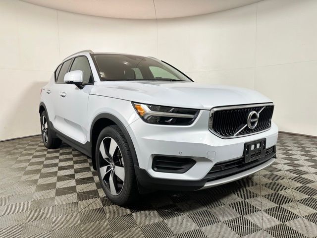 2020 Volvo XC40 Momentum