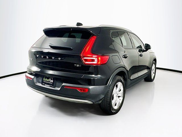 2020 Volvo XC40 Momentum