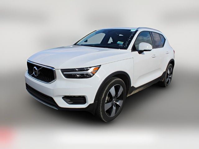 2020 Volvo XC40 Momentum