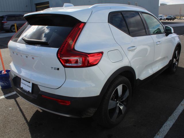 2020 Volvo XC40 Momentum