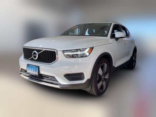 2020 Volvo XC40 Momentum