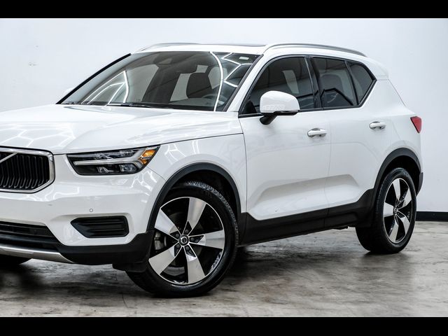 2020 Volvo XC40 Momentum
