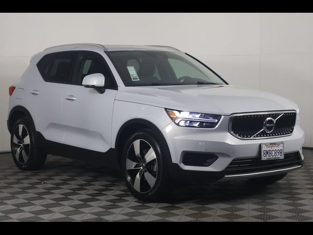 2020 Volvo XC40 Momentum