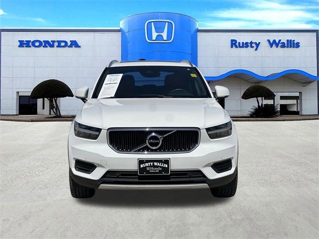 2020 Volvo XC40 Momentum