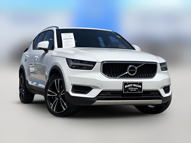 2020 Volvo XC40 Momentum
