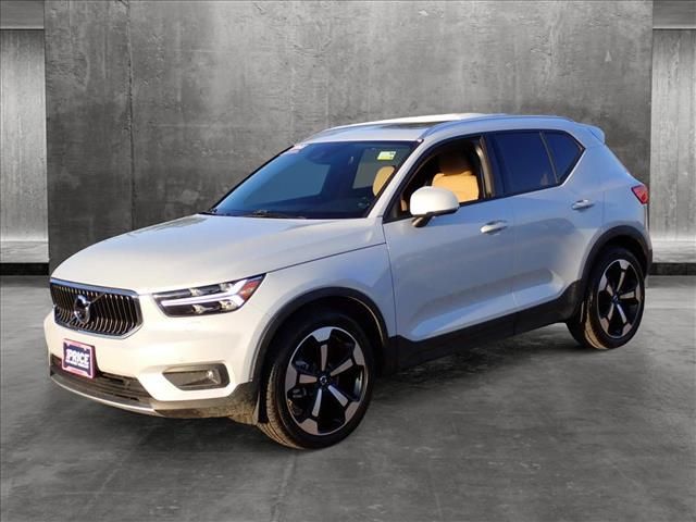 2020 Volvo XC40 Momentum