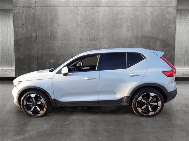 2020 Volvo XC40 Momentum