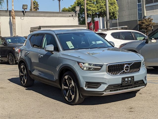 2020 Volvo XC40 Momentum