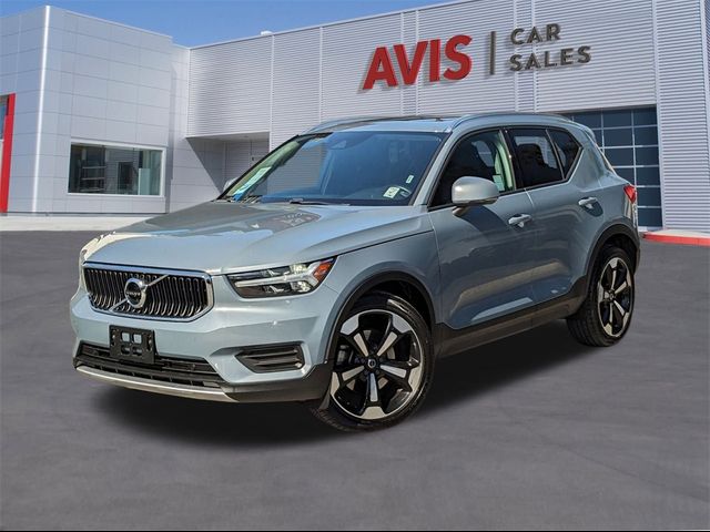 2020 Volvo XC40 Momentum