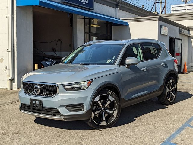 2020 Volvo XC40 Momentum