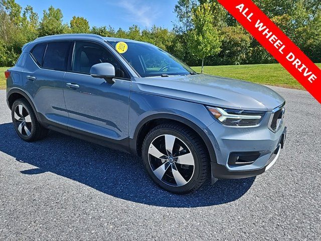 2020 Volvo XC40 Momentum