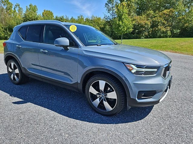 2020 Volvo XC40 Momentum