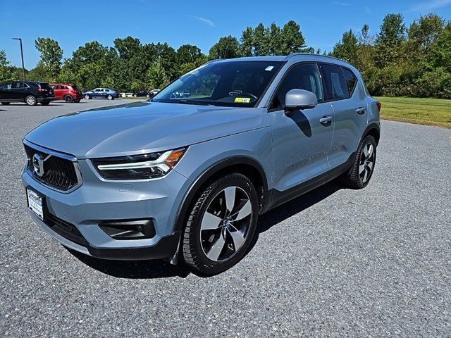 2020 Volvo XC40 Momentum