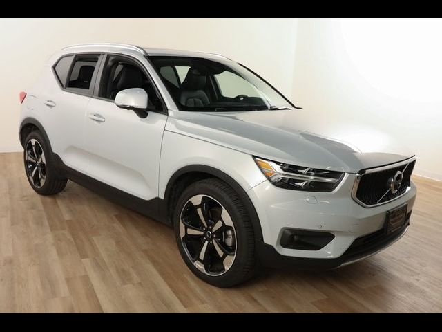 2020 Volvo XC40 Momentum