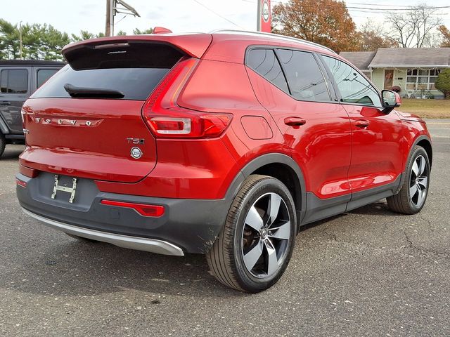 2020 Volvo XC40 Momentum