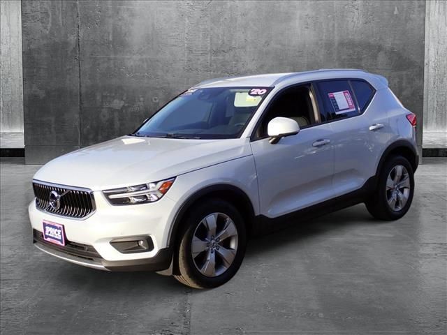 2020 Volvo XC40 Momentum