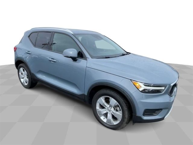 2020 Volvo XC40 Momentum