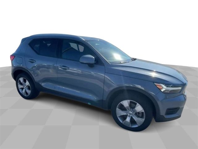 2020 Volvo XC40 Momentum