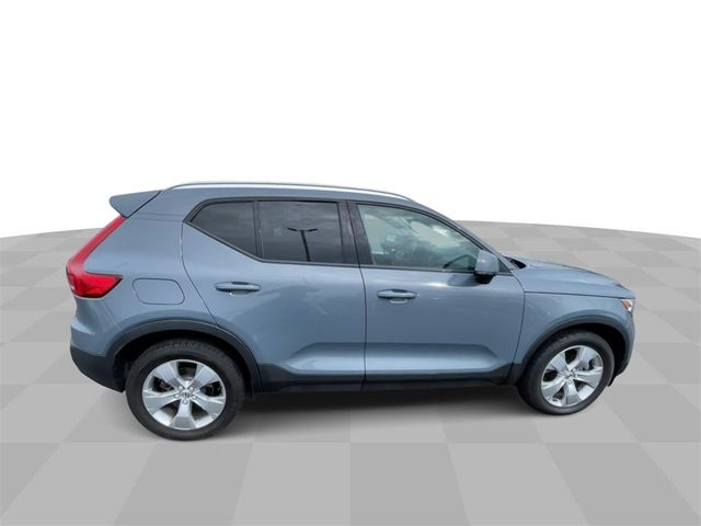 2020 Volvo XC40 Momentum