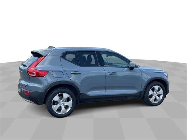 2020 Volvo XC40 Momentum