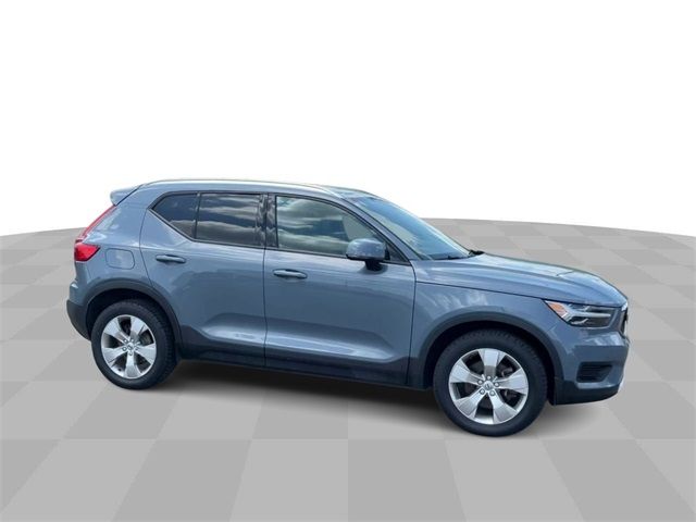 2020 Volvo XC40 Momentum