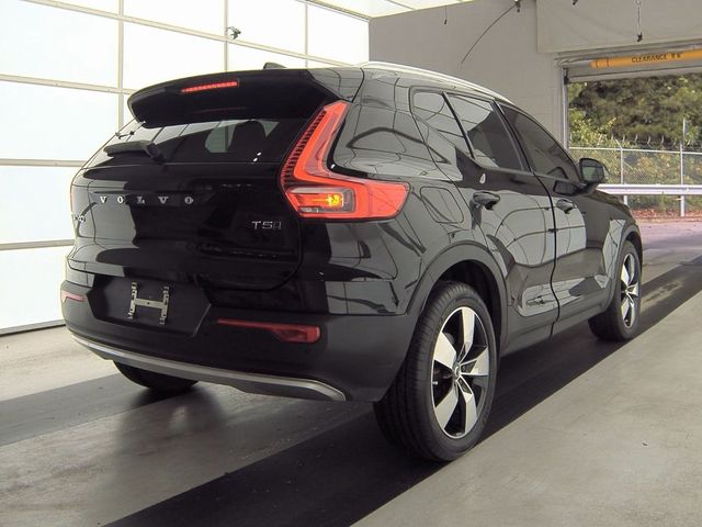 2020 Volvo XC40 Momentum