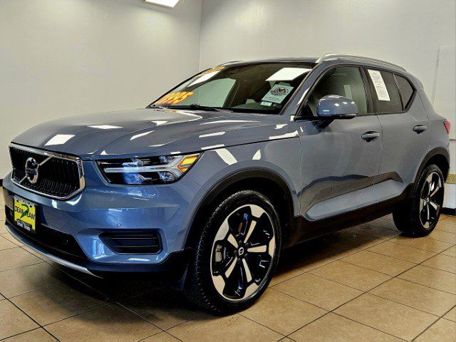 2020 Volvo XC40 Momentum