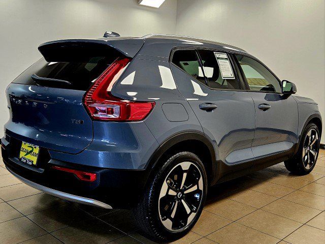 2020 Volvo XC40 Momentum